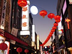 夕暮れ時の横浜中華街。

空とランタンがいい感じで撮れました。