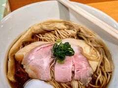 東京に帰ってきましたが山梨で身体が冷えすぎたので
醤油ラーメンを探して飛び込んでしまいました。