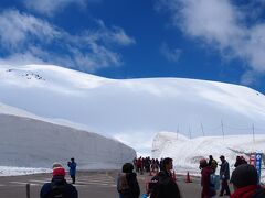 バスを下車。さてここからがメインイベントの雪の大谷ウォークです。