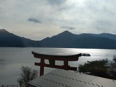 夕暮れの「中禅寺湖」

お宿のお部屋からの眺めです