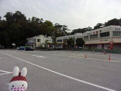車で１時間ちょっとかけて高知市内へ。
桂浜へやって来ました。
駐車場代を支払って早速行きましょう。