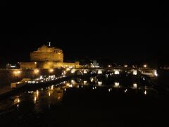 夜の "サンタンジェロ城"
