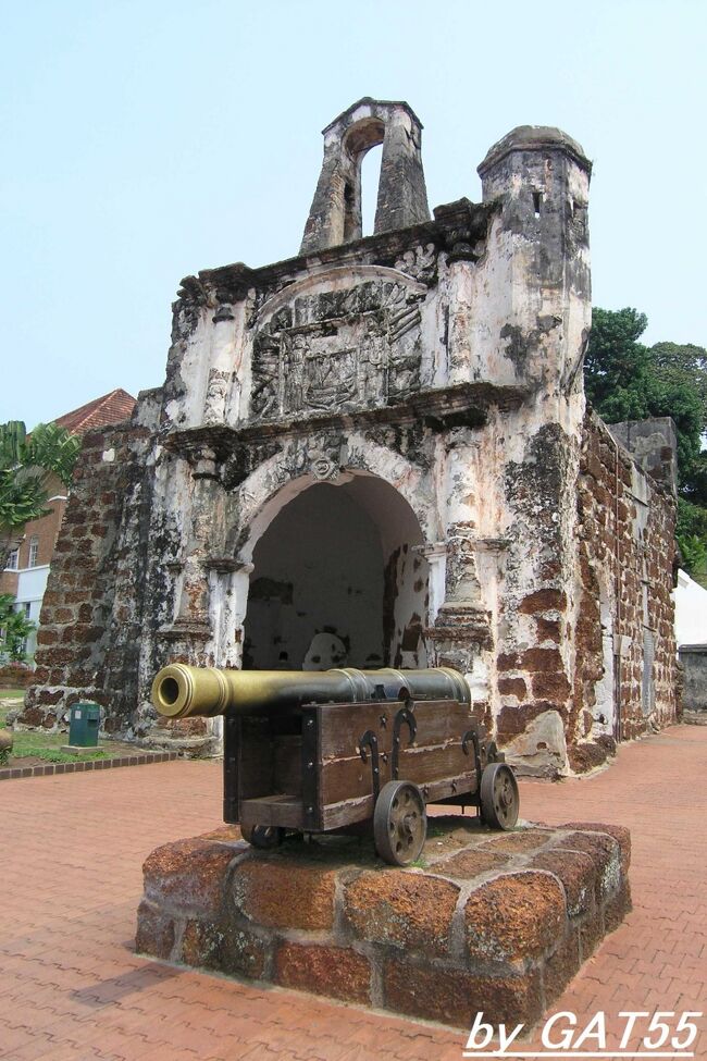 Porta-de-Santiago<br />付近の城砦も復元され、きれいになってた。