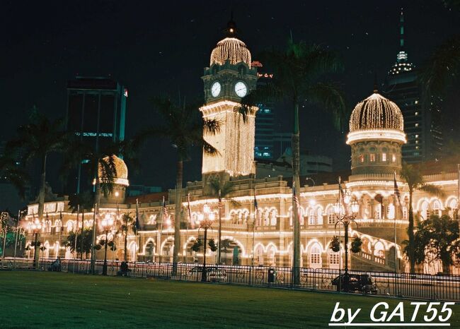 スルタン・アブドゥル・サマド・ビルの夜景。<br />夜も湿度高く汗ダラダラ...。
