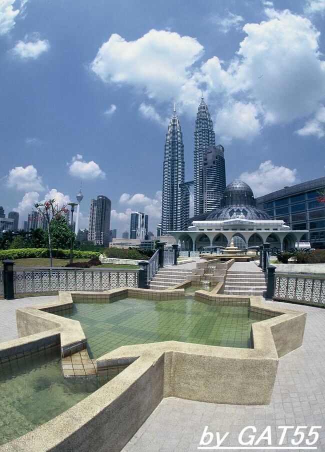 この撮影場所は現在、再開発中でグーグルマップで見る限り工事中です。