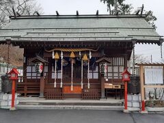 365段の石段のてっぺんが伊香保神社。

その手前でつぶれた旅館が鉄骨むき出しの姿になっていたのはシュールでした。