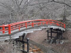 さらに奥に歩いていくと、5分ぐらいで河鹿橋。

伊香保神社から河鹿橋まではほぼ平坦です。