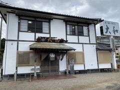 まずは昼食を食べるために

名護屋城跡の近くにある

イカの活き造りのお店へ