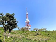 　鉄塔が見えてきました。
　大磯町から撮っていますが、鉄塔周辺は平塚市だそうです。
　大磯町の放送「小磯でサルが出没しました！」だって！すごい放送です。