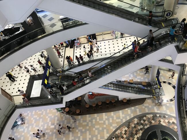 どっちの商業施設の中だか忘れたけど、無駄にスペースあるんだよね。