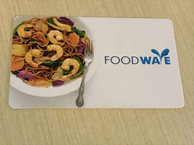 ちょっとお高めに感じるフードコート。