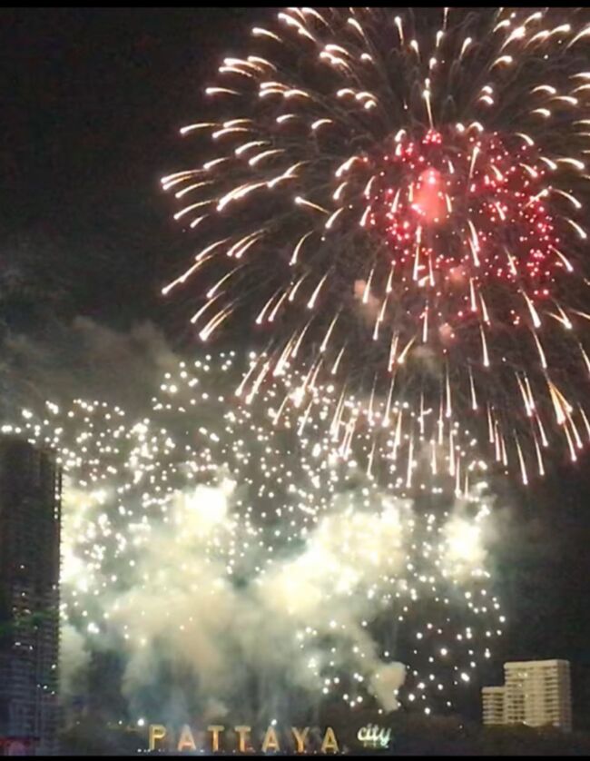 何もかも忘れたいからここの花火を見に来ます。