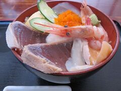 市場料理　賀露幸・・・鳥取港海鮮市場かろいち内にあるお店

海鮮丼など、新鮮な海の幸、旬テイストでいただけます
