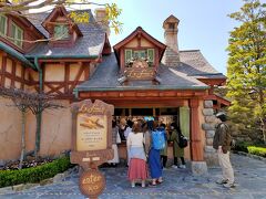 レストラン横まで戻って