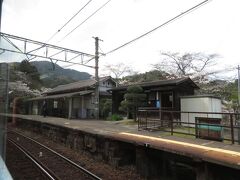 2021.03.20　極楽橋ゆき各駅停車車内
味のある駅舎の下古沢。