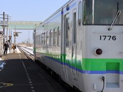 駅員さんが列車を見送る北海道の小駅の姿をこの駅で見れるのもあとわずか。
