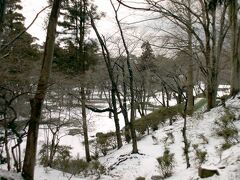 　仕事を終え帰りの時刻まで少し秋田市内を散策。城跡のある高清水公園へ来たら、思ったほど雪がない。