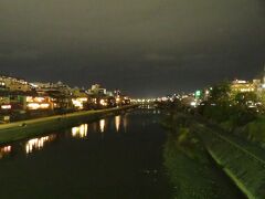 2021.03.20　河原町
私は河原町のマツキヨで頭痛薬を買うことにした。鴨川の夜風に当たりながら…だと頭痛は治るはずなのだが、マスクのせいで逆に悪化。