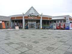 続いて当麻町にある道の駅とうまに到着です。
旭川からは30分かからないくらいでした。
駐車場も空いています。
やはり冬は空いている道の駅が多いですね。