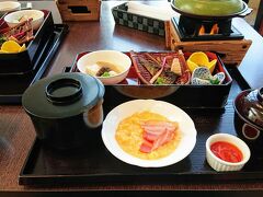 翌朝の朝食です。
和洋折衷御膳です。
蕎麦やパン、ヨーグルトなどはバイキング形式です。

メルパルク長野結構穴場。

この後荷物の搬入です。