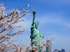 そして、お台場から羽田、そしてブーンとNY・マンハッタンへ～
・・なわけなく、
もうすでに、割と有名な「お台場の自由の女神」

こちらは、日本とフランスの友好の証として送られたもので、
パリにある「自由の女神」の型をとったレプリカ

NYのシンボル、「自由の女神」もフランスから
送られたものなんですよね

今回、お台場の女神は、日本らしく桜とコラボバージョンで♪