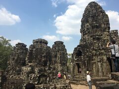 お次はバイヨン。ここは中国人観光客がこれでもかってほど居た。狭いし人口密度が高い。