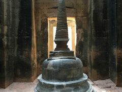 バイヨンを再訪して帰るつもりだったけど、寡黙なドライバーさんが唯一お勧めしてくれたので行ってみることに。それが「プリヤカーン」。ここはリンガとヨニが残っている遺跡らしい。
