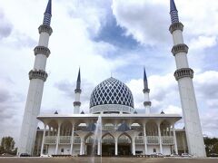 無事乗車したものの、バス停名が出てくることもないので自力で見つけるしかない。Googlemapを見ながらバスに揺られ、目的地が近付いたら降車ボタンを押す！イメトレは完璧！…だったけど通り過ぎてしまった。上手くいかないなあ。
結局、次のバス停で降りてタクシーに乗りました。