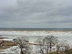 眺めはこんな感じです。
天気が良ければ望遠鏡なしで国後島の山が見えるらしいです。