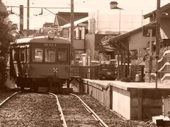 道に迷いながら、偶然、銚子電鉄の外川駅を発見。セピア色の写真が似合います。