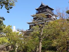護国神社で参拝したら、広島城に向かいます。