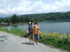蓼科湖で記念撮影