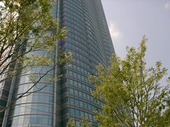 　２００３年４月２９日、グランドオープンしたばかりの六本木ヒルズにやって来ました。東京ではこの時期大規模再開発のラッシュで、２００３年だけでも六本木ヒルズと汐留のシオサイトがオープンしました。