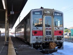 さて花咲線区間を行くのはキハ54。
宗谷線のキハ54に比べると釧路支社管内のキハ54はみんなおめかしして楽しいっすわ。
この列車はルパン三世ラッピング。
作者のモンキー・パンチ先生が沿線出身の縁でのラッピング列車。