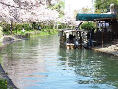 ちょっと寄り道をしましたが、お目当ての十石舟発着所に到着～♪ 

伏見十石舟は濠川の弁天橋から発着する遊覧船
伏見観光協会が運行しており、ルート違いで三十石船での遊覧もあります。
https://kyoto-fushimi.or.jp/ship/