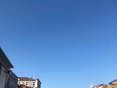 広い場所、カナル・グランデに出て来ました
雲一つない青空　気持ち良い～