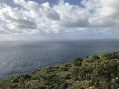 Dingli cliffs
翌朝、小高い山の山頂にある、景勝地『Dingli cliffs』から地中海を望みました。天候も良く、海もあれていませんでした。隣にレーダー基地がありました。