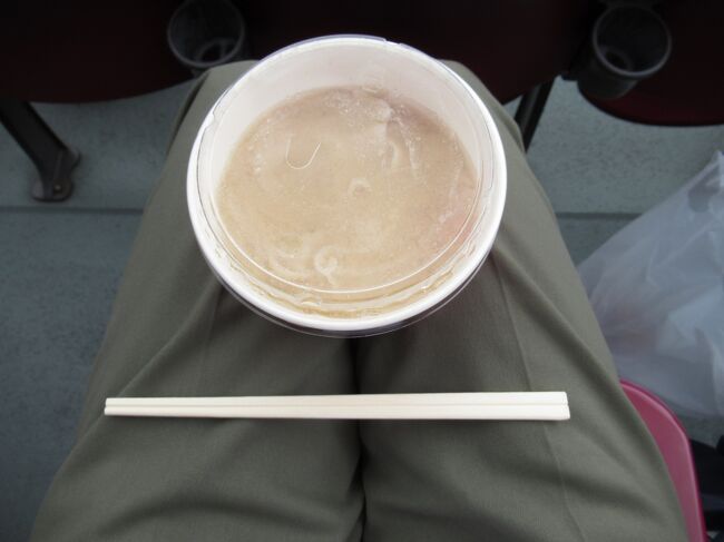 寒かった(風が強かった)こともあり、球場内の店で豚汁を購入。いわゆる球場グルメを楽しむために昼食を控えめにしていました。