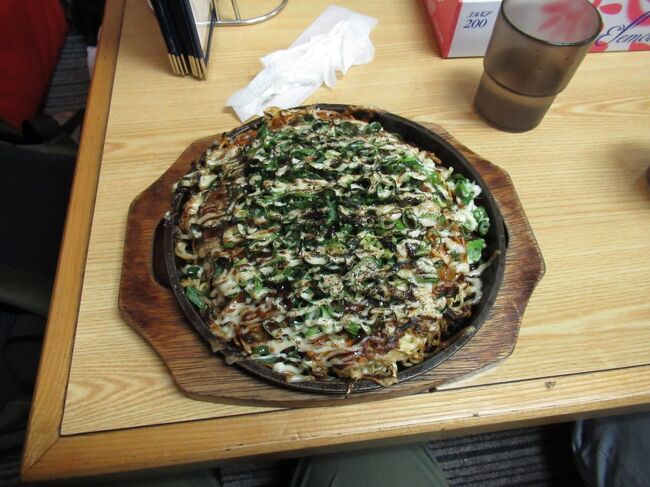 人気メニューである府中焼き(炙りネギマヨ)を頂きました。<br />この後は学部の友人宅でしばらく遊んだ後ホテルへ戻りました。