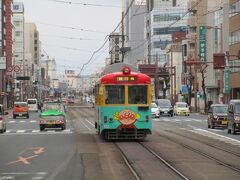 2021年3月9日（火）。
高知滞在最終日の朝は、ホテルでの入浴と朝食の前に最寄りのとさでん交通堀詰電停で路面電車の撮影を楽しみました。
「アンパンマン」のラッピングに身を包んだ600形。