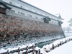 兼六園の次は、お隣りの【金沢城】へ…
