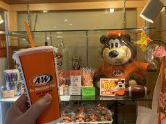 真っ先に向かったのは、A&W。

モチロン！、オレンジジュースを頂きます。