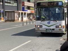 さて、次のドラクエスポットは小岩井農場。
通常は盛岡駅からバスで農場まで行けるのですが、
この日現在、コロナの影響でバスは「１本もありません」。

小岩井駅から１時間歩くかタクシー、自家用車で、
という非情なご案内が公式ページには書かれていましたが・・・。
調べますと雫石駅の観光案内所でレンタサイクルがあると見つけ、
３日前に電話で予約をお願いしました。

ちょうどいい時間にあったのはバスだったので、
バスで雫石に向かうことに。
電車の方が料金的には安いです。（秋田新幹線でなければ）