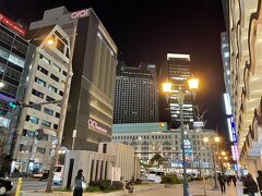 なんば楽座を歩いて御堂筋へ出ると右手に『なんばマルイ』が
あります。