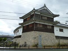 お城通りから観る濠の復元隅櫓は唯一のものです、

日本画家の佐藤大清記念美術館にも成ってます。

