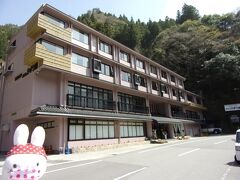 さて、祖谷渓では温泉も有名。
こちらのホテルではある乗り物に乗って温泉に浸かるようなんです。

ということで、ホテルかずら橋さんにやって来ました。