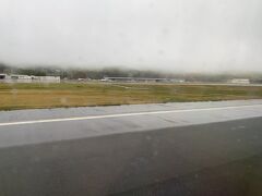 あいにくの天候でしたがオンタイムで岡山桃太郎空港にランディング。
この日はこちらも雨模様。