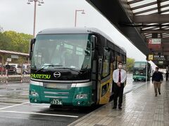 岡山駅方面は2番バス乗り場から。
この日はオンタイムで到着でしたが、こちらもフライトの到着に合わせて出発を調整してくれる安心仕様。