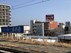 旅の1日目の1/16（土）の12時過ぎにJR横浜駅から熱海行き東海道線の普通電車に乗って、13時30分頃に湯河原駅に到着しました。
前回は2018年6月に訪問していまして、約2年半振りの湯河原です。