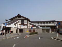 嵯峨嵐山駅に着きました。
まだ9時前なので、あまり人がいません。